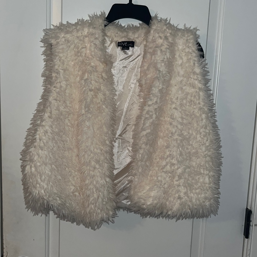 Faux fur vest, size extra large, with a soft satin lime inside.